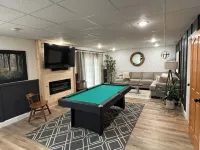 Sunshine Escape: Spacious 6Br Home w/ Outdoor Oasis & Fire Pit Near Marina