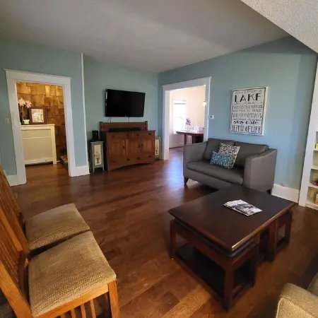 Charming 3BR/2BA Near Downtown – Book 2+ Nights, Get a Free Gift Card!