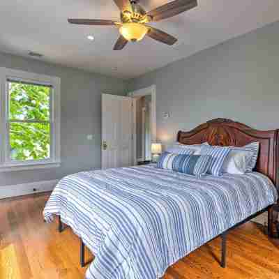 Charming Greenport Gem 1, 1 Mile to Ferry! Rooms