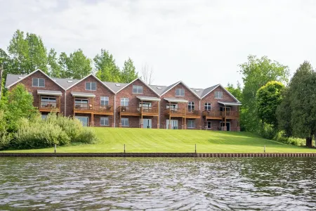 #3 Lake Front Condo - Hamlin Lake, Ludington, MI - 10 Guests