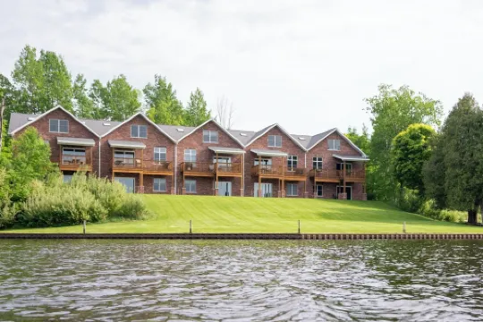 #3 Lake Front Condo - Hamlin Lake, Ludington, MI - 10 Guests