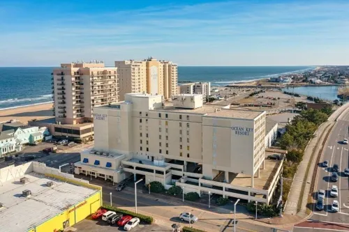 The Ocean Key Virginia Beach Resort - bar