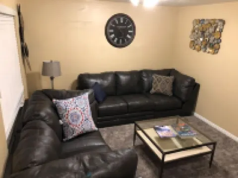 Great PRIVATE Family T-Home! Easy Access City & Mountains!