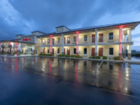 Red Roof Inn & Suites Calhoun Hotels in Calhoun