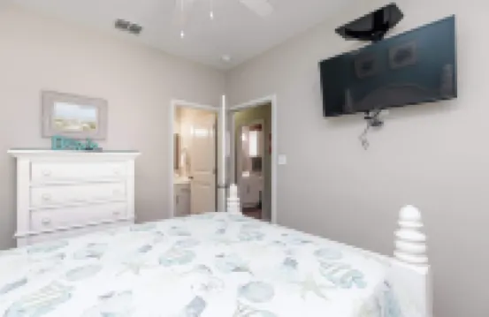 Fun 4 Bedroom Resort Pool Sleeps 12