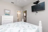 Fun 4 Bedroom Resort Pool Sleeps 12