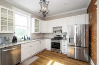 Ludlow Lodge w/ City Views