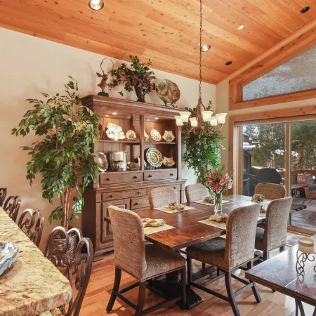 Wulf's Lodge at Olympic Valley Unwind in Hot Tub! Отели в г. Скво-Вэлли