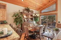 Wulf's Lodge at Olympic Valley Unwind in Hot Tub!