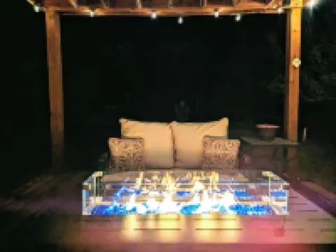 Inviting & Spacious~ Balcony~Propane Fire Pit~BBQ