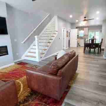 Opulent 4 Bdrm, Sleeps 12, Minutes From Downtown! Others