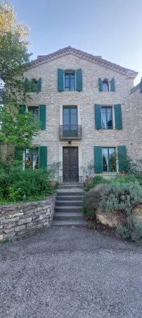 Mas Montluzia Отели в г. Сен-Лоран-де-ла-Кабрерис