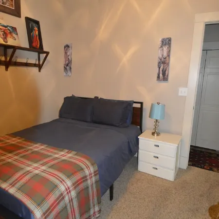 Cozy Mountain View home just blocks from center of town.