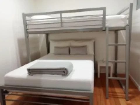 'LITTLE LAKE LODGE' - on Warilla Beach / Little Lake シェルハーバーのホテル