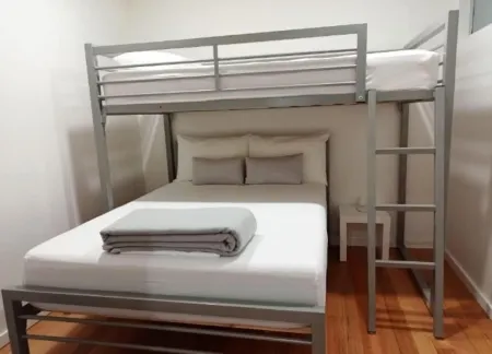 'LITTLE LAKE LODGE' - on Warilla Beach / Little Lake Отели в г. Шеллхарбор