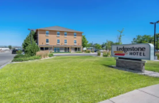 Ledgestone Hotel Billings