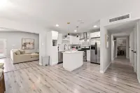 Stylish 3BR 2 Living Areas 10 Min to Airport