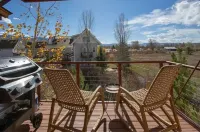 Majestic Modern - Beautifully furnished home close to skiing, fishing and hiking