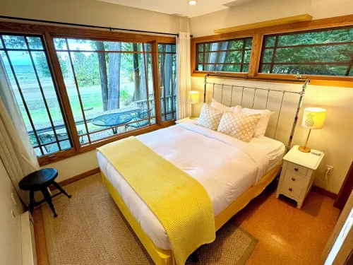 Bluewater Cottage on Lake Michigan !! Hotels in Charlevoix County