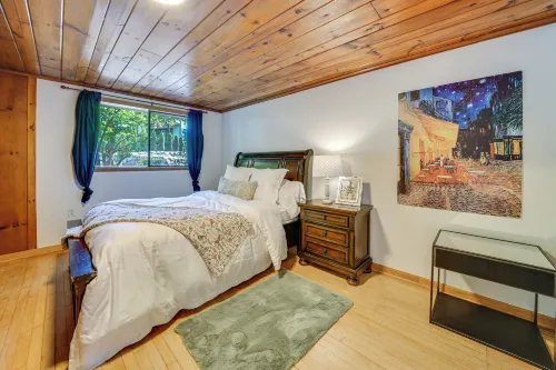 1/2 Mi to Yarrow Bay: Family Home in Kirkland