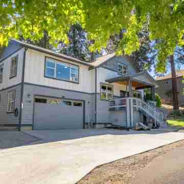 Adventure Town Craftsman - Close to Old Mill Hotel Exterior