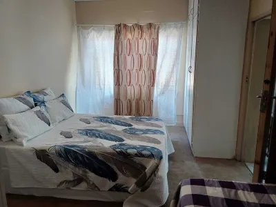 large family bedroom apartment cozy and comfortable Hotels in Kensington