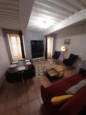 Cosy 3-bedroom apartment with private terrace in the heart of Pierrelatte Hotels in Pierrelatte