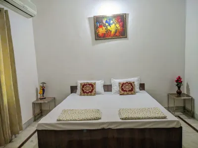 Kridha Holidays Homestay with Kitchen Hotel in zona Banke Bihari Temple