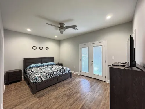 Nice 2-bedroom condo with comfort & amenities all in one. 2023