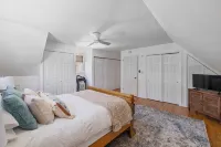 Spacious Home w/Pool/Hot Tub, Mins to Parks/Skiing Các khách sạn ở Monroe