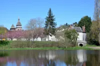 Gîte "Au Bord de L'eau" Hotels in Chambon-sur-Voueize