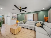 Lakeview Modern Stay Near Beaches, GOTL, and Spire Hotels in Ashtabula