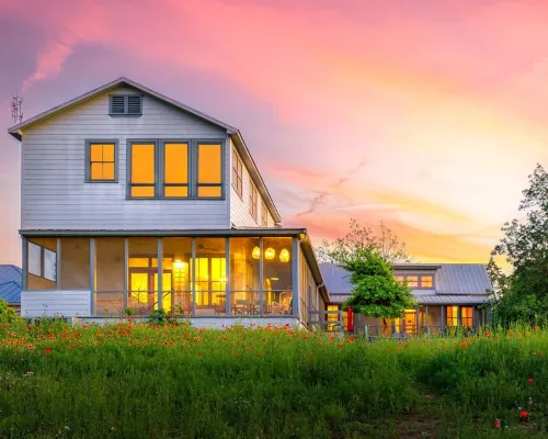Castroville Riverfront Cottage - Fire Pit, 3 Bedroom, Screen Porch, Kid Friendly Hotels in Castroville