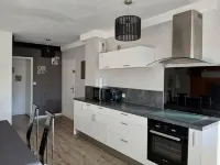 Charming T3 on the outskirts of Bordeaux - 2 bedrooms Hotels in Lormont