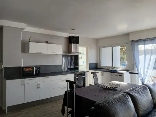 Charming T3 on the outskirts of Bordeaux - 2 bedrooms Hotels in Lormont