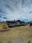 Bluebirds Nest on the trail to Yellowstone - Горячие источники
