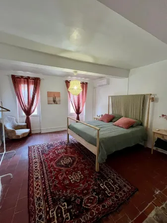 Maison de village Standing avec Patio idéale pour les familles Отели в г. Сижан