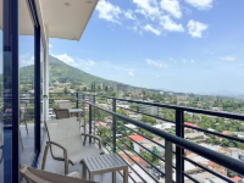 Corner view of Volcano and City, 3BR • Stunning Views • 45 Min to Beach