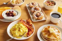 Holiday Inn Express & Suites MILWAUKEE – WEST ALLIS by IHG - Frühstück