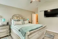 Beloit Home w/ Deck: 3 Mi to Health System Campus - Gym