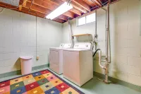 Family-Friendly Waterloo Abode w/ Deck! - Homestays