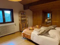 2-storey, 4-bedroom apartment in a detached house in Menthon St B