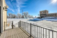 Regal River Retreat in the Heart of Yankton! - Bãi đậu xe