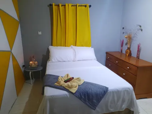 Cozy 1-bedroom in a secure area with private beach Hotels in Greenwich Park