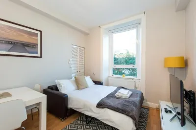 The Westfield, comfortable 2 bedroom apartment that sleeps 4 Hotels in Slateford