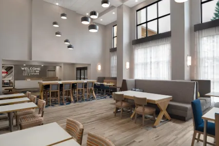 Hampton Inn & Suites Billings West I-90 Отели в г. Лорел