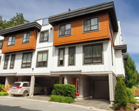Stylish 3 bedroom townhome with rooftop patio Hotels in Squamish