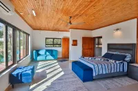 @ Rosie’s on Robin- Luxury,Comfort, Rest,Relax