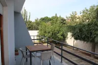 Detached apartment surrounded by greenery, in the quietness a stone's throw from the center