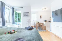 Central & quiet apartment with terrace - ideal for a trip to Cologne Hotels in Wesseling